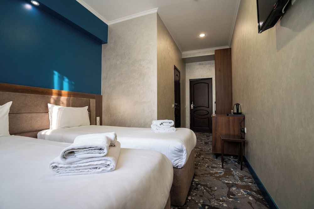 Hotel MILDOM Express Double or Twin Room, City View 3