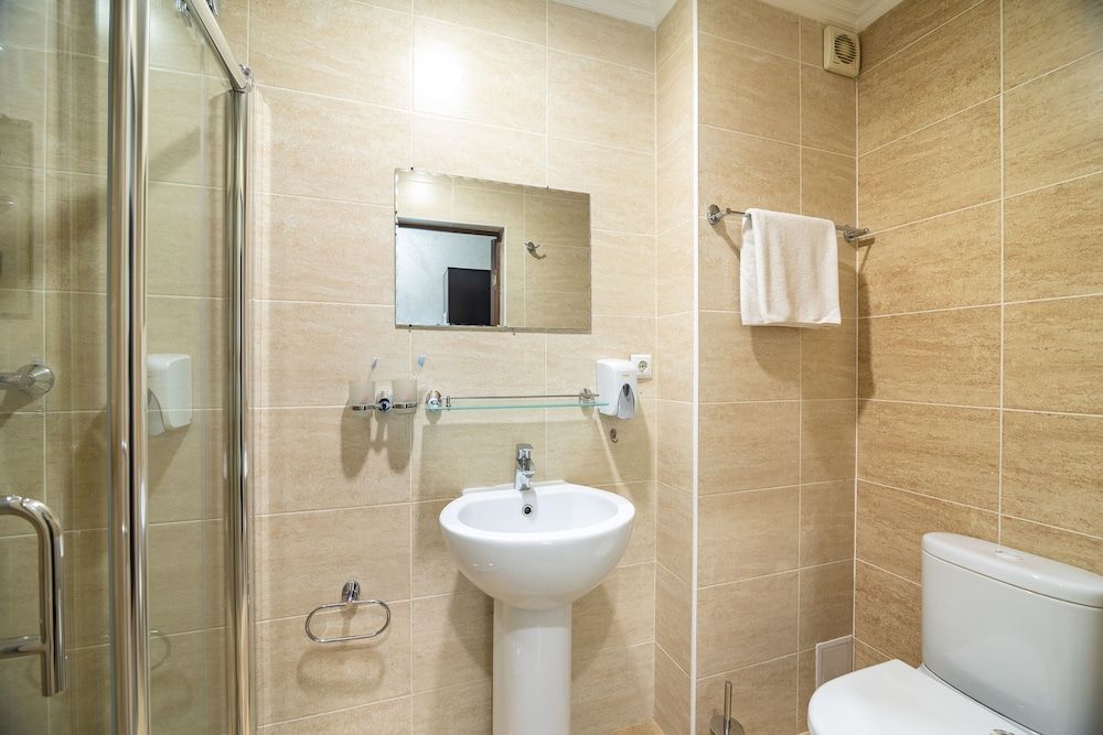 Hotel MILDOM Express Double or Twin Room, City View 6