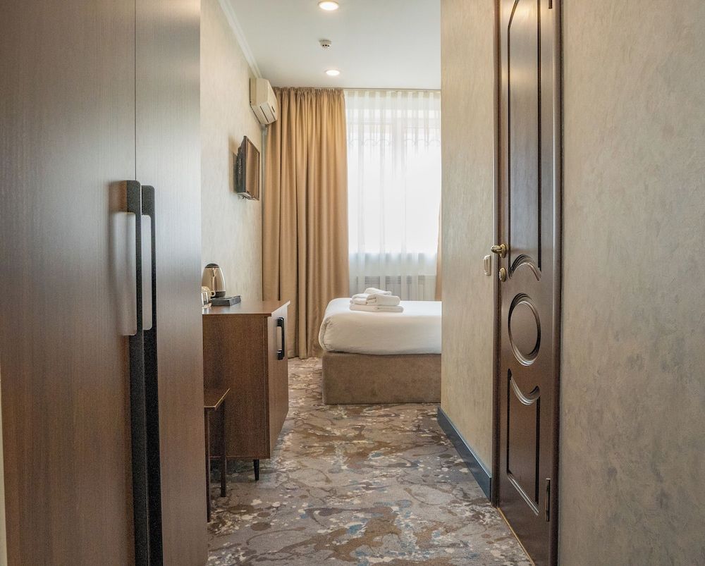 Hotel MILDOM Express Double or Twin Room, City View 8