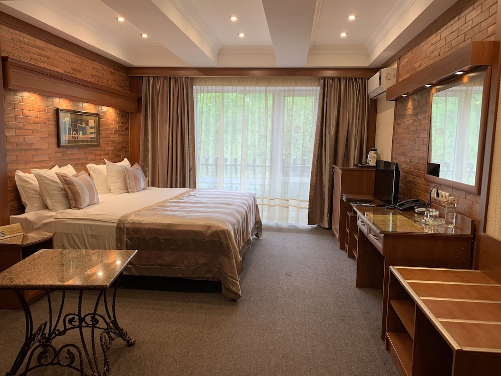 Uyut Hotel Deluxe Double or Twin Room 8