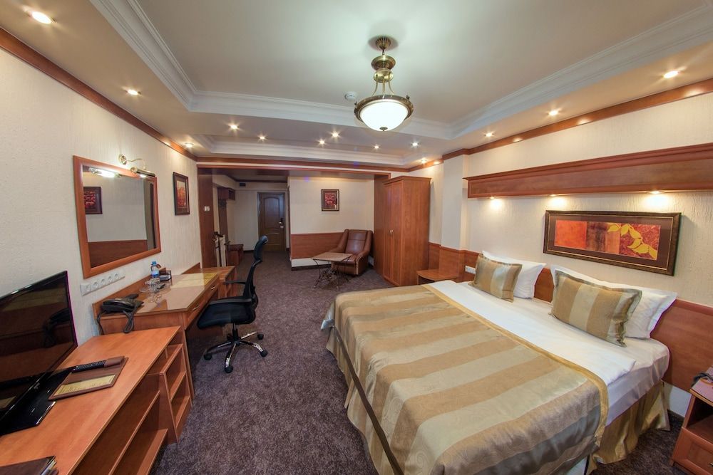 Uyut Hotel Deluxe Double or Twin Room 7
