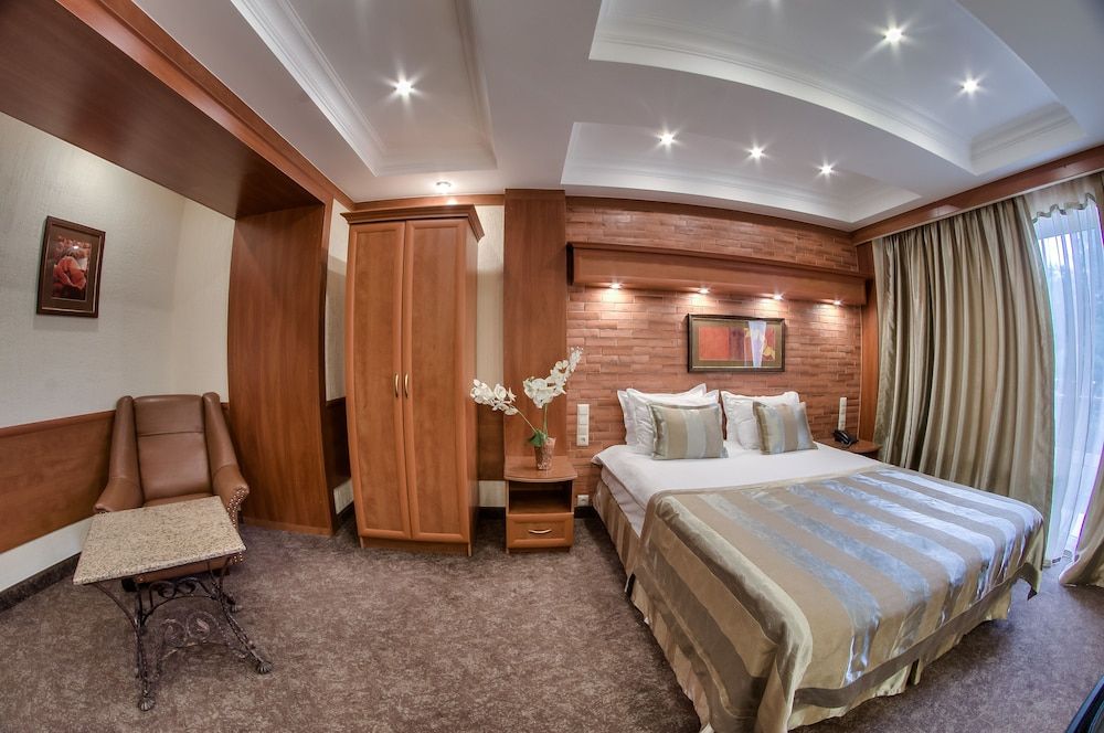 Uyut Hotel Deluxe Double or Twin Room 2