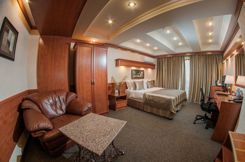 Uyut Hotel Deluxe Double or Twin Room 12