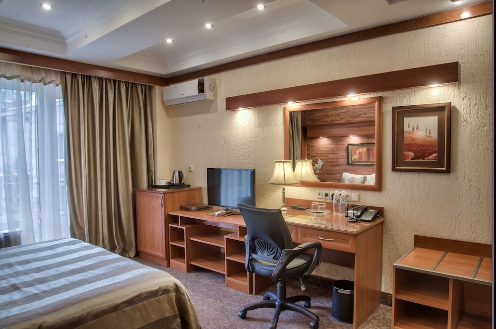 Uyut Hotel Deluxe Double or Twin Room 11