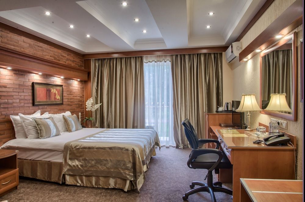 Uyut Hotel Deluxe Double or Twin Room 3