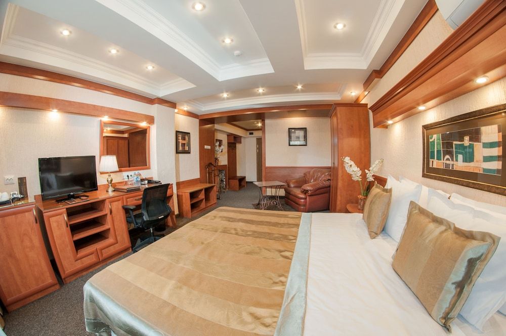 Uyut Hotel Deluxe Double or Twin Room 6