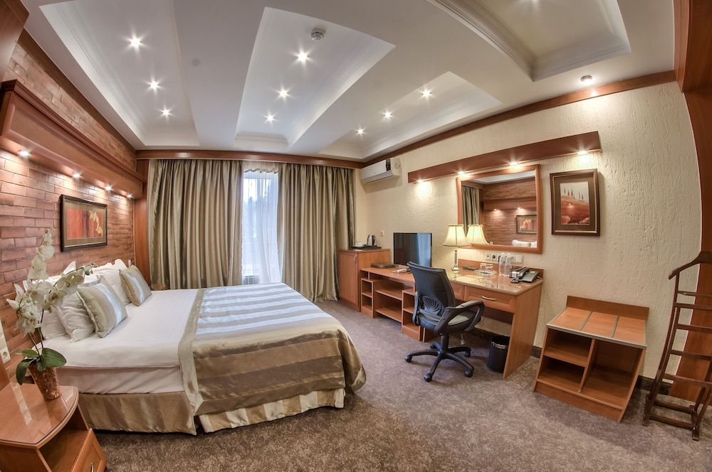 Uyut Hotel Deluxe Double or Twin Room