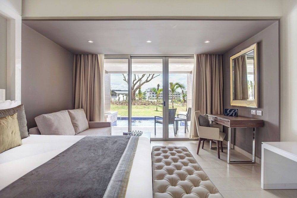 Luxury Junior Suite Swim Out