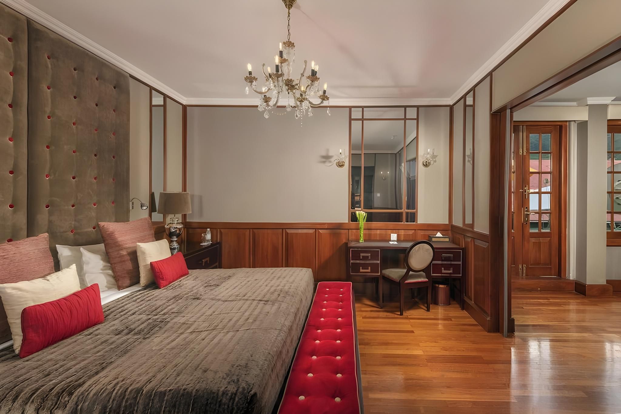  Queen Elizabeth Suite