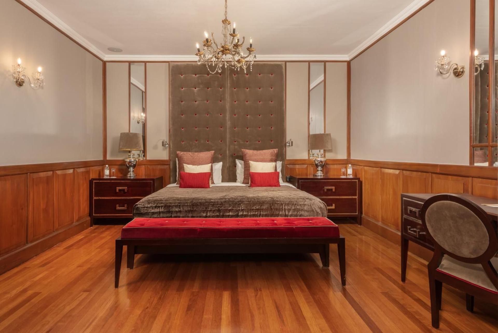  Queen Elizabeth Suite