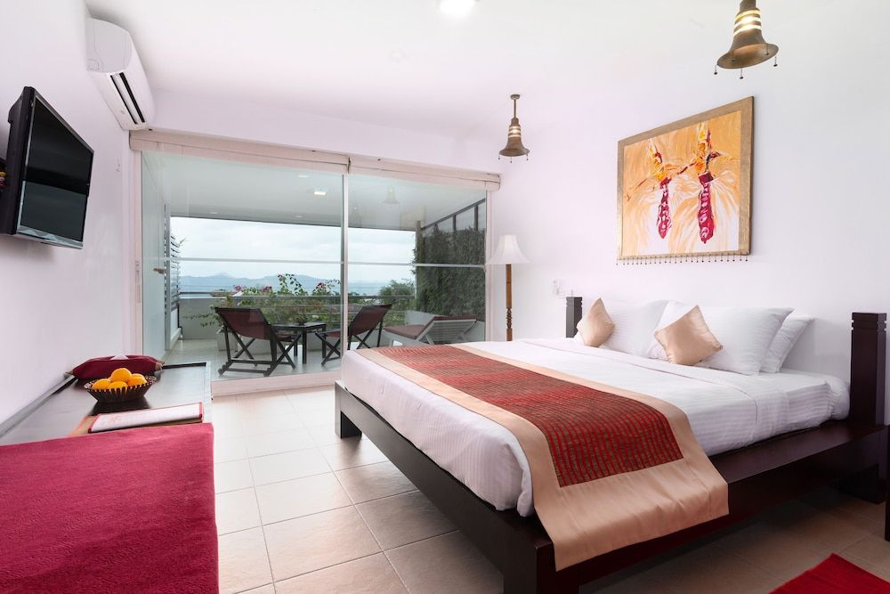 Theva Residency Superior Ground Floor Room with Balcony - 10% off on Cocktails & Selected Wines, Steam Room & Sauna 3