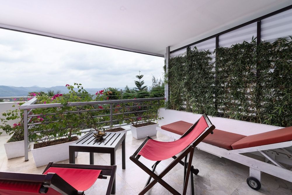 Theva Residency Superior Ground Floor Room with Balcony - 10% off on Cocktails & Selected Wines, Steam Room & Sauna 5