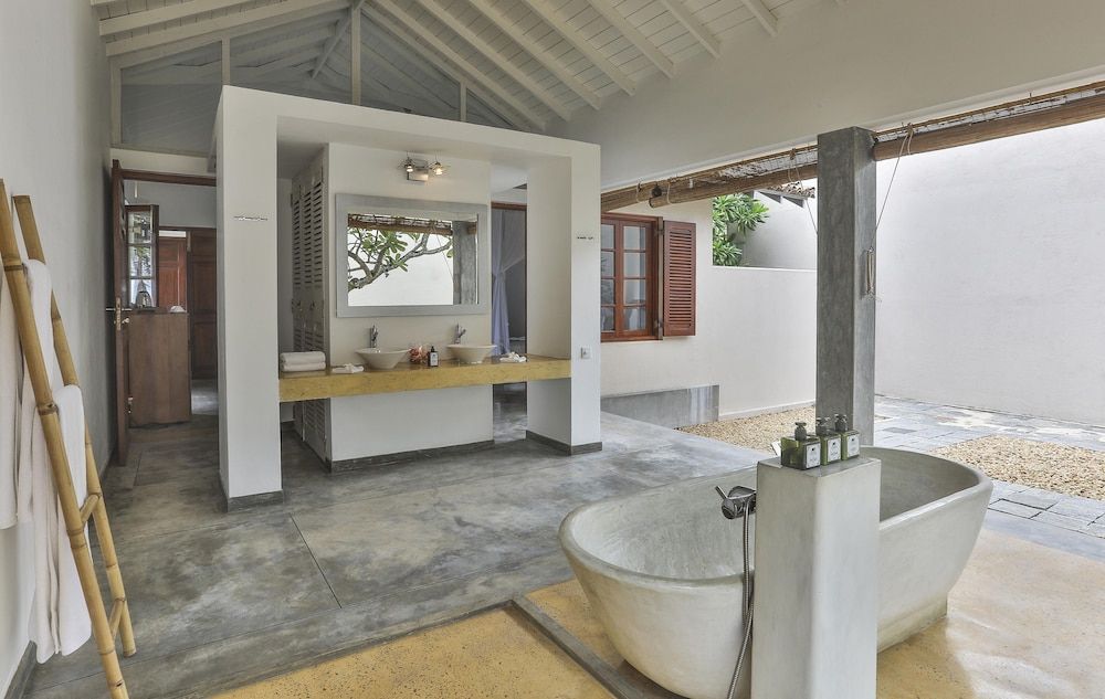 Suite, Sea View