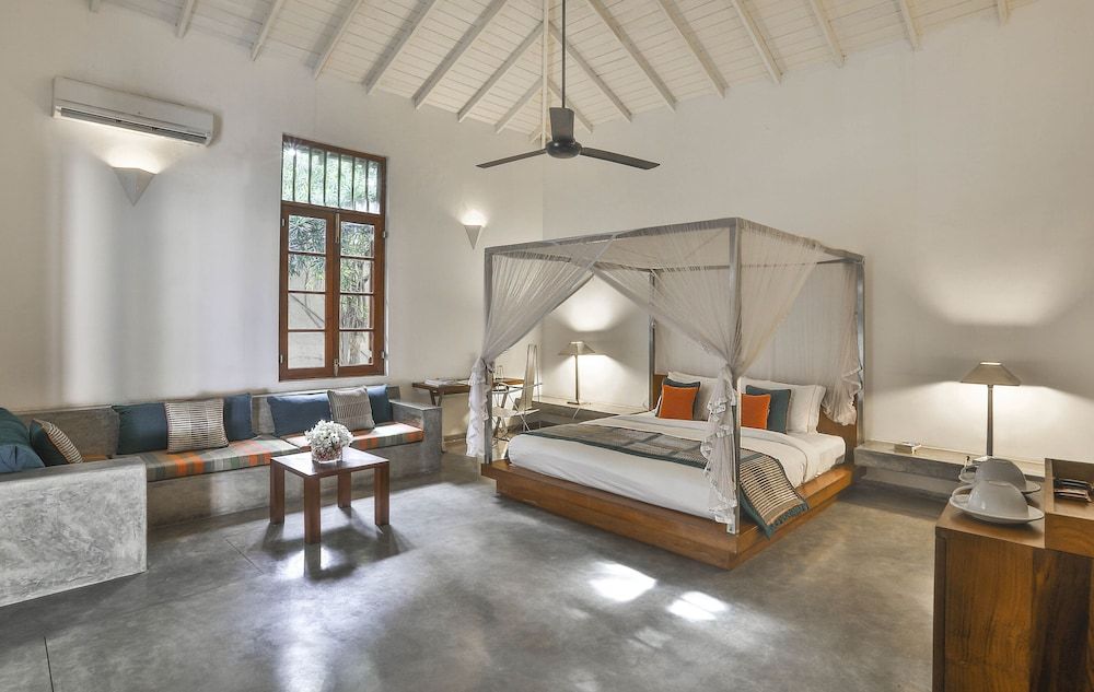 Suite, Courtyard View