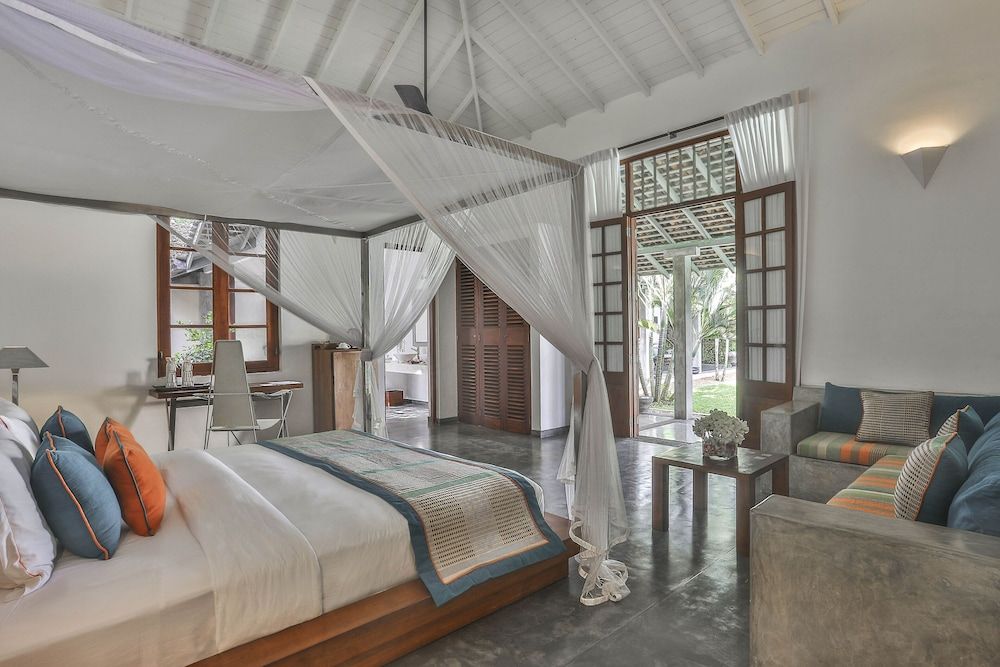 Suite, Pool View