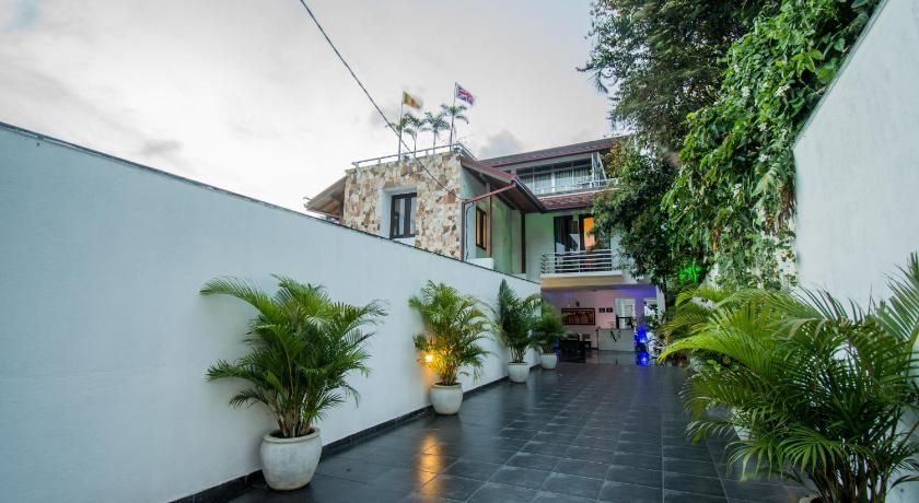 undefined Villa Upper Dickson 6
