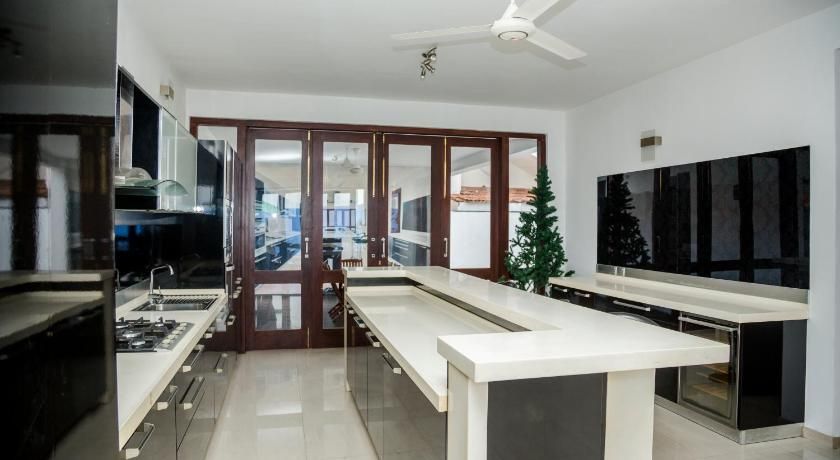 undefined Villa Upper Dickson 7