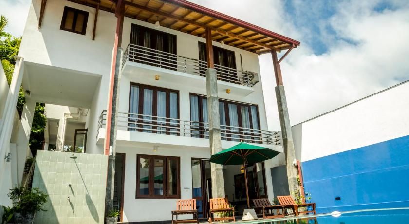 undefined Villa Upper Dickson 2
