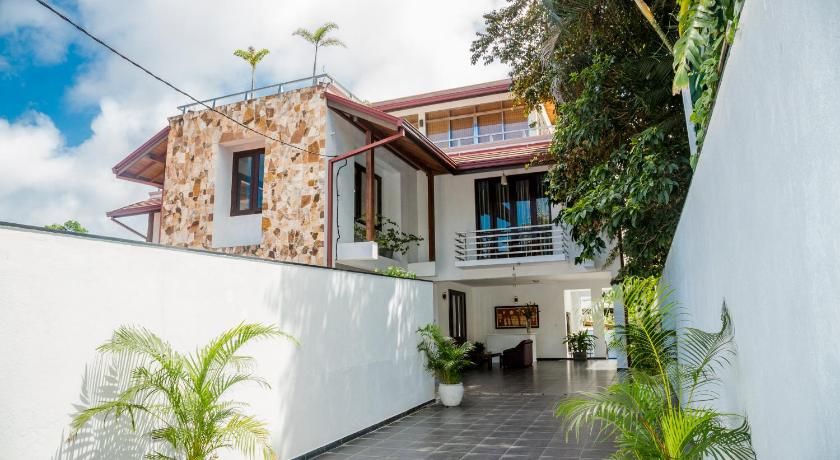 undefined Villa Upper Dickson 3