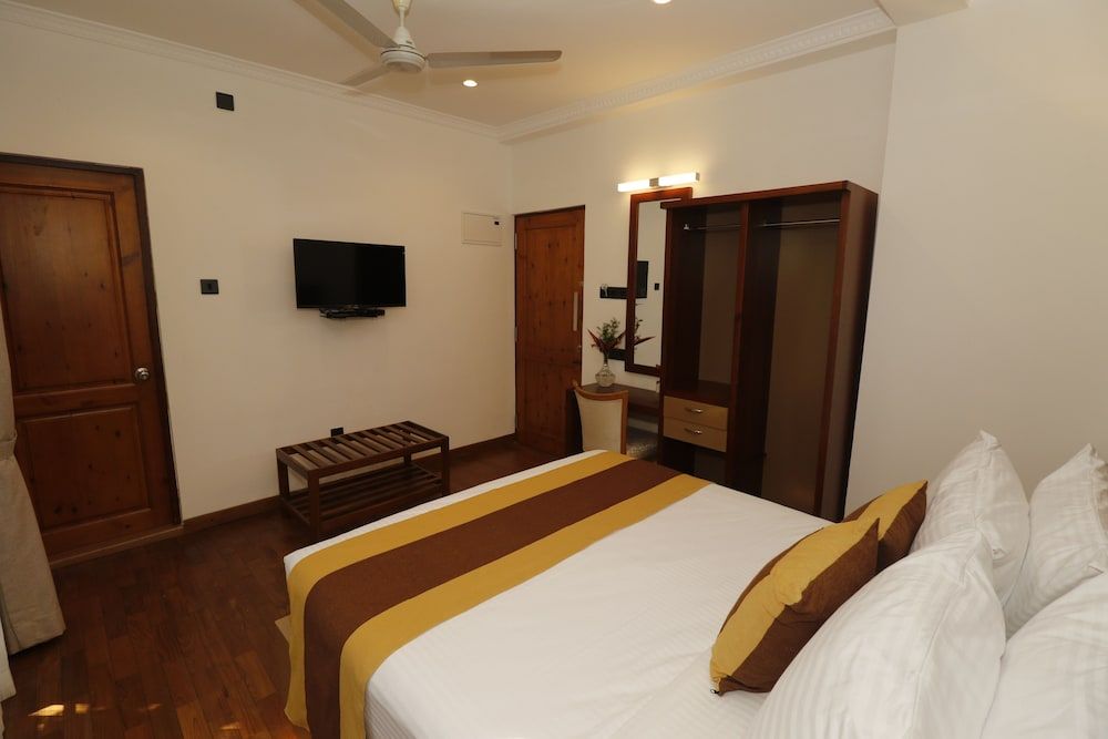 King of Kandy Hotel Deluxe Double Room, Balcony 2