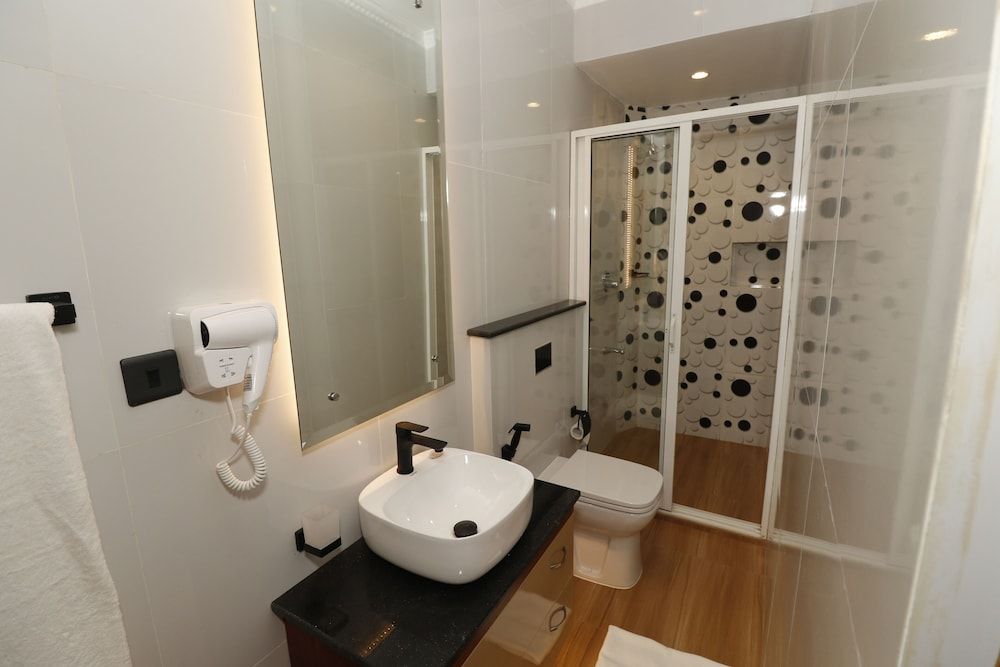 King of Kandy Hotel Deluxe Double Room, Balcony 3