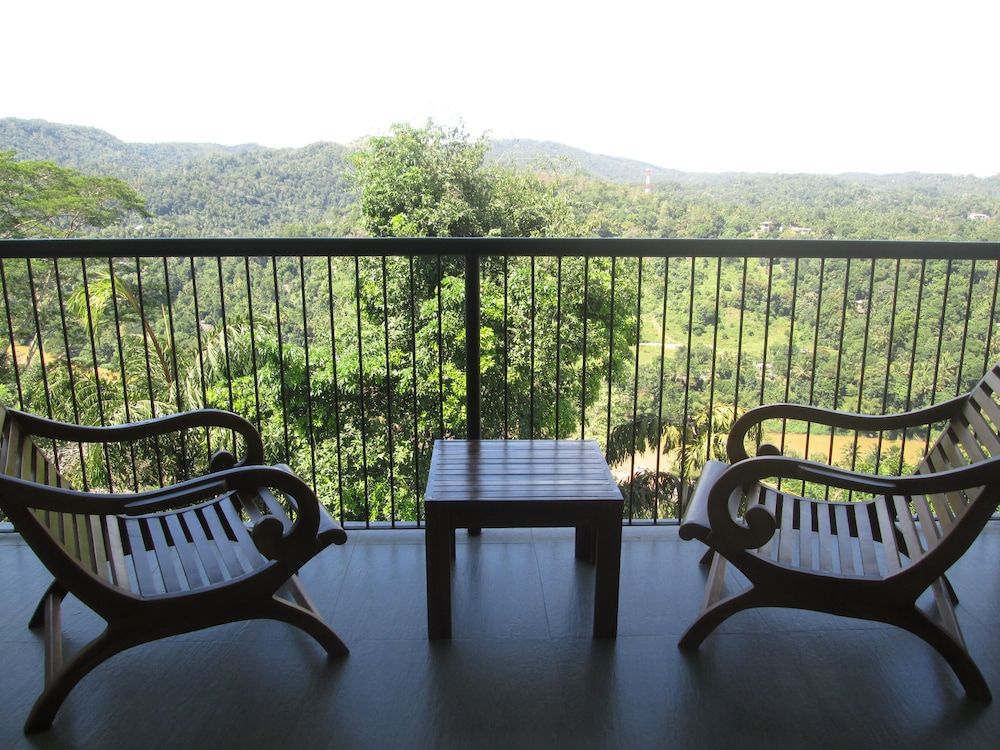 Emerald Hill Hotel Double Room, Private Bathroom, Mountain View 5