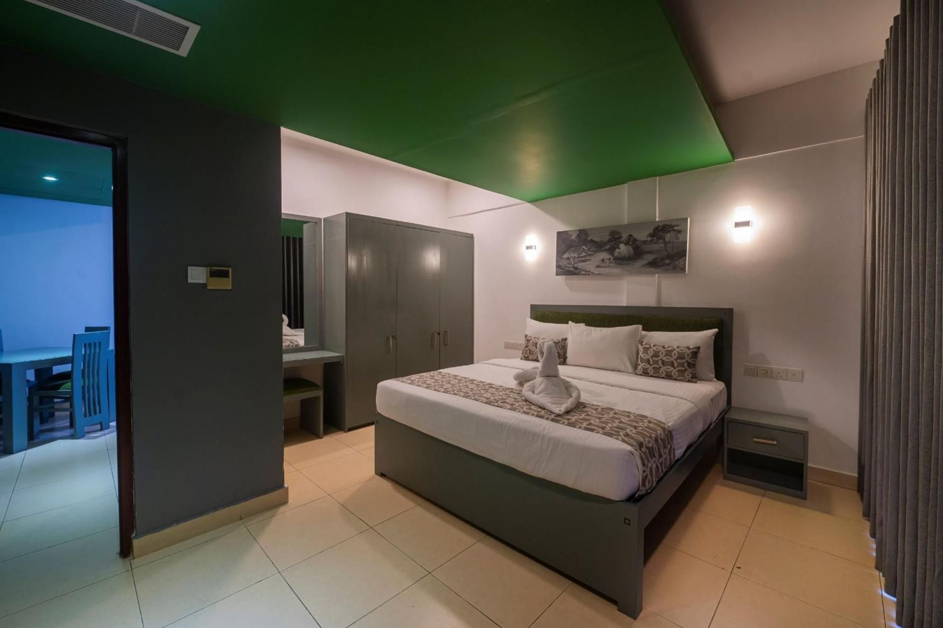 Thilhara Days Inn Suites