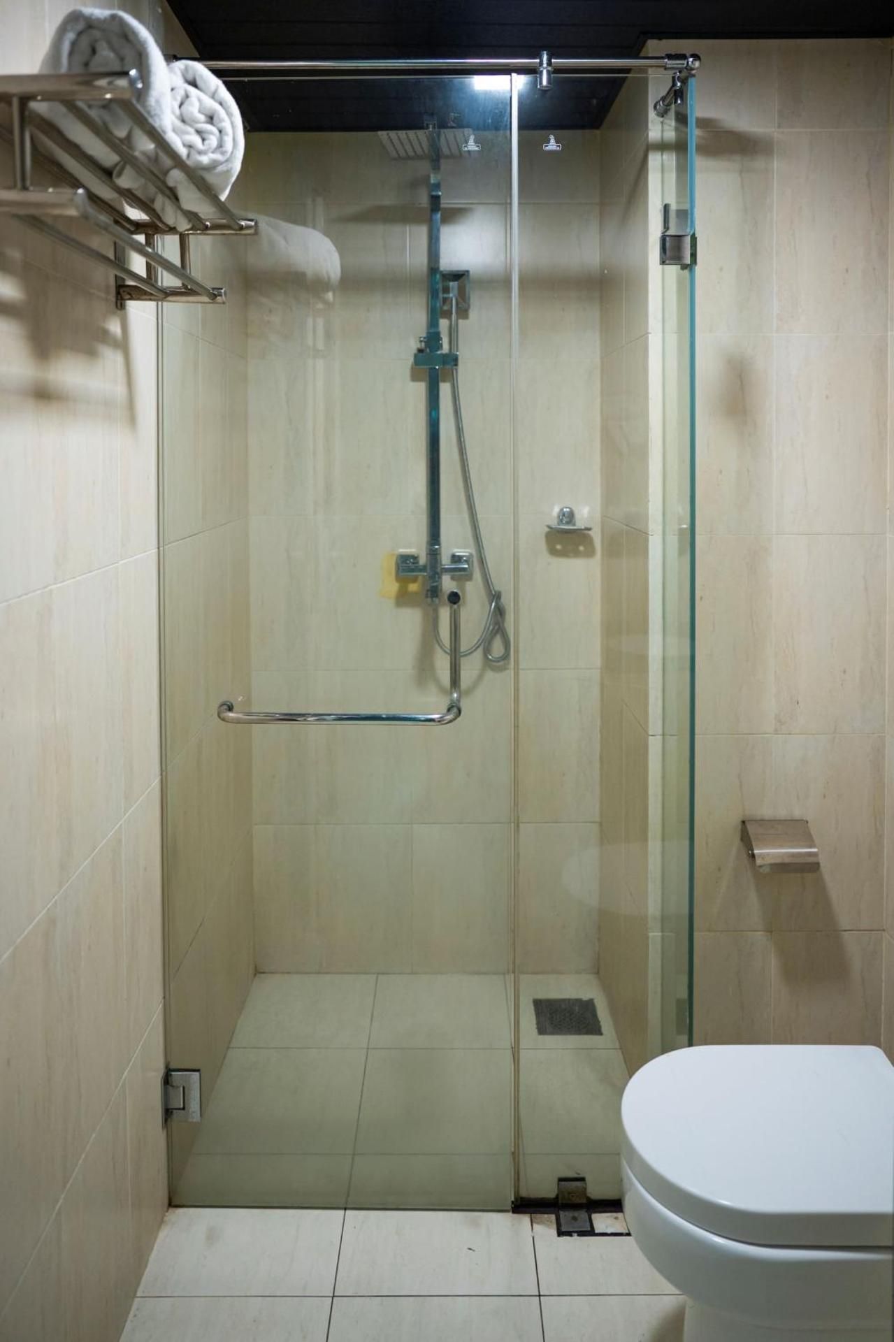 Thilhara Days Inn Suites 2