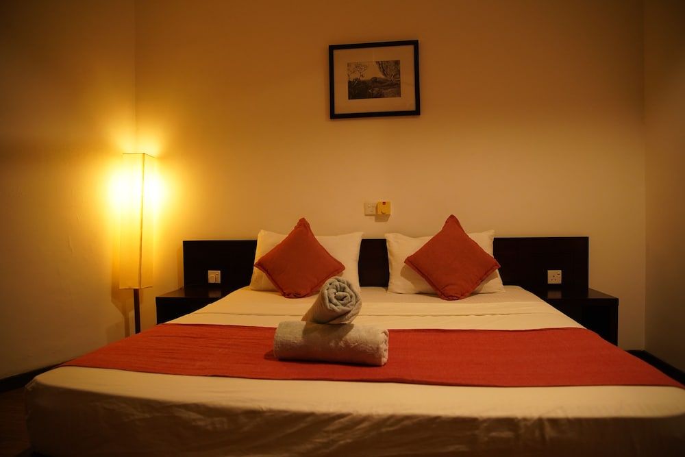Superior Suite, 1 King Bed, Pool View