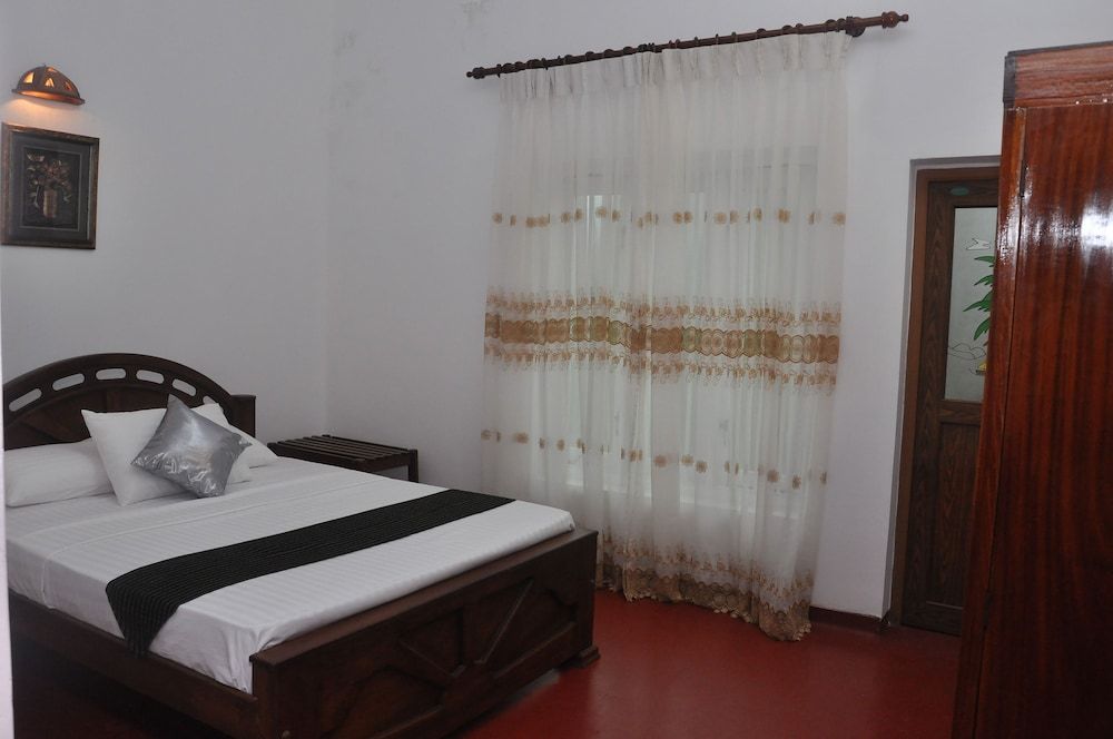 Kurumba Hills Standard Room, Garden View 3