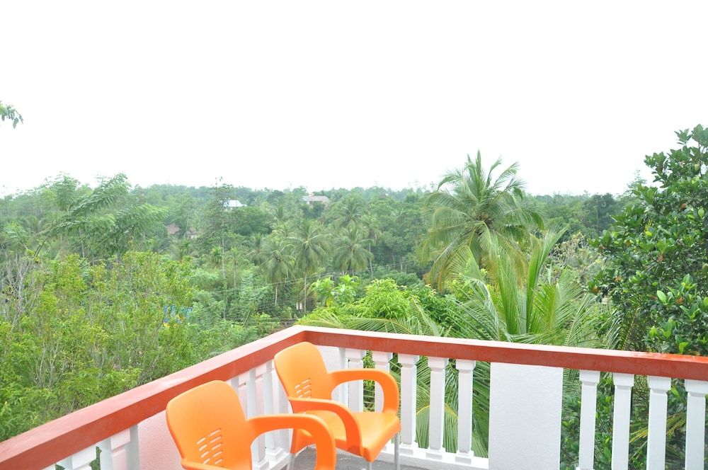 Kurumba Hills Deluxe Room, Balcony 4