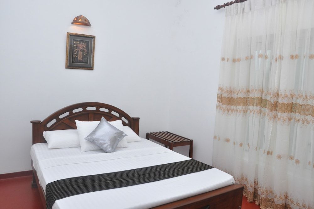 Kurumba Hills Standard Room, Garden View 2