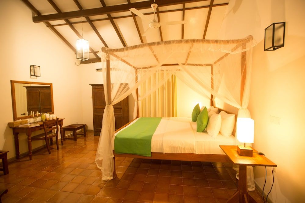 Deluxe Double Room, 1 King Bed, Private Bathroom, Garden View
