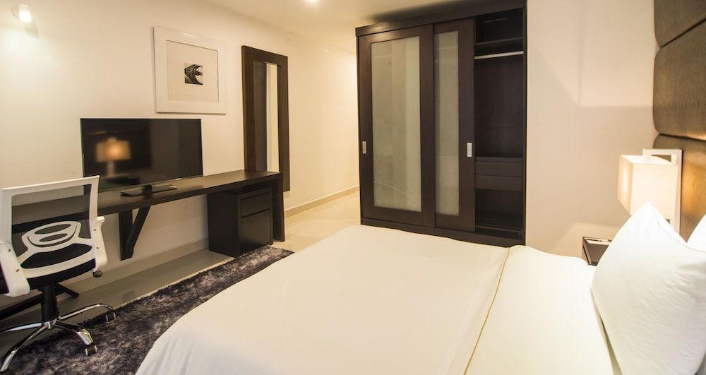 Platinum One Suites Luxury Apartment, 4 Bedrooms, Ocean View 2