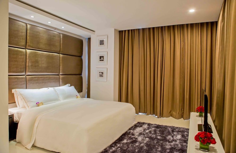 undefined Platinum One Suites 8