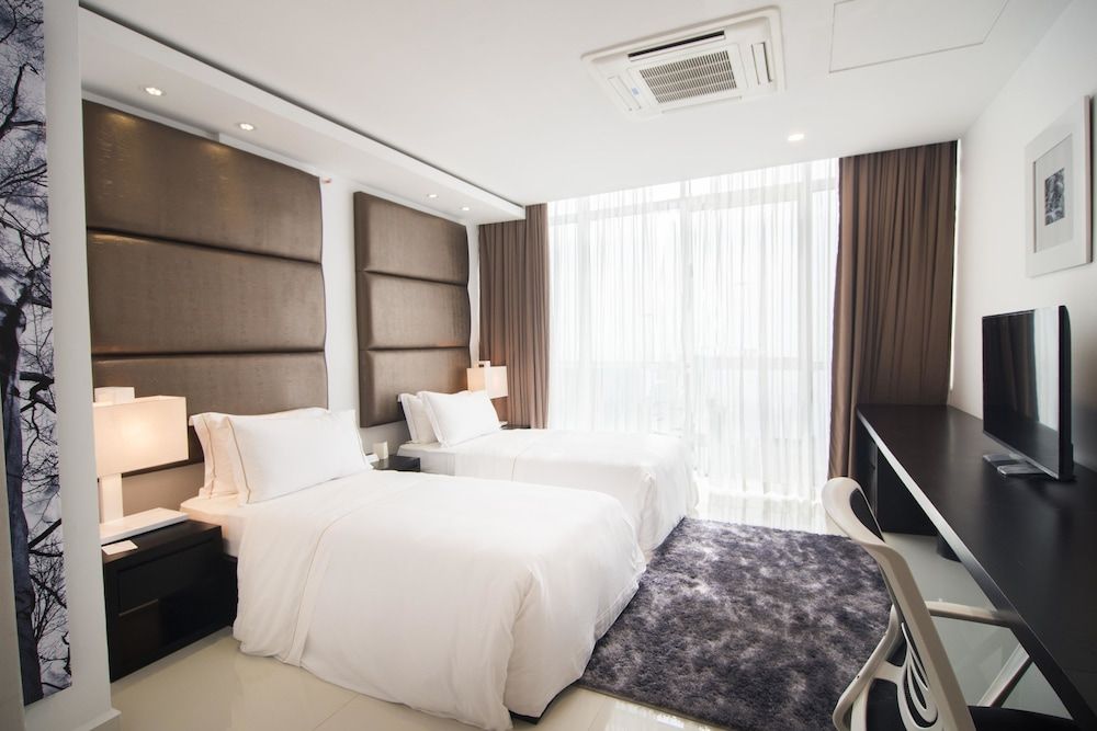 Platinum One Suites Luxury Apartment, 3 Bedrooms, Ocean View 3