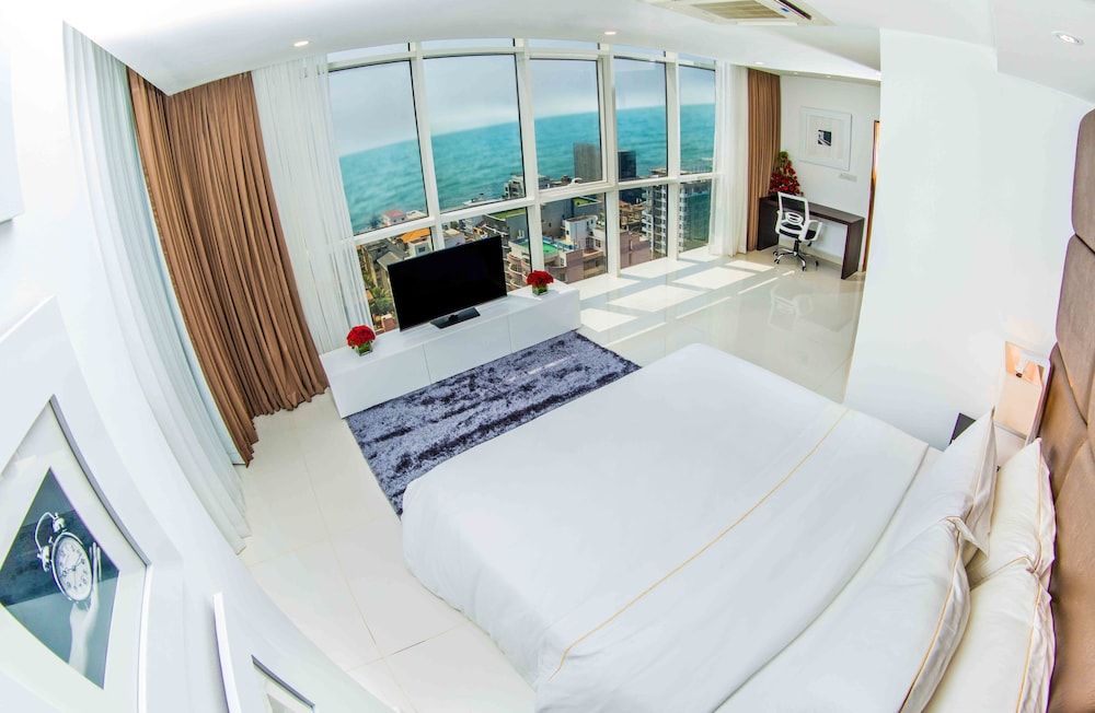 undefined Platinum One Suites 4