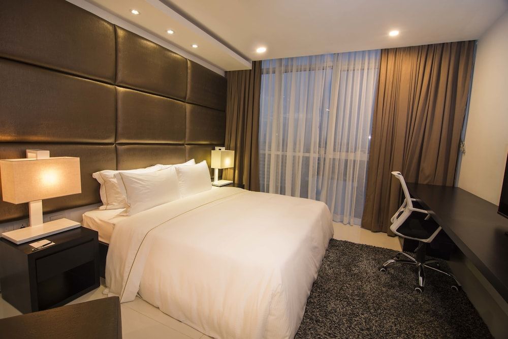 Platinum One Suites Luxury Apartment, 4 Bedrooms, Ocean View