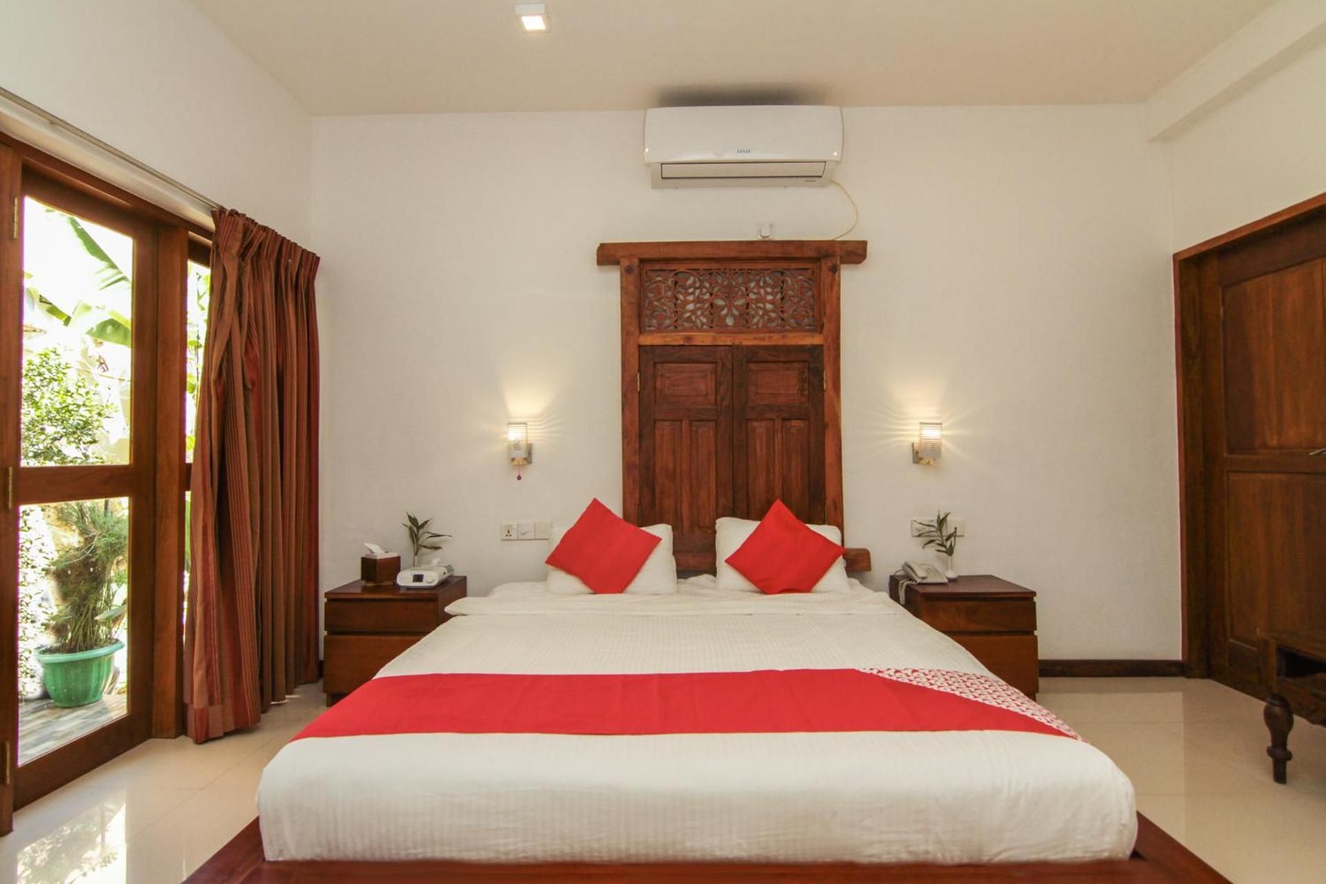 Gomez Place Deluxe Double  Room With Free Airport Pick up