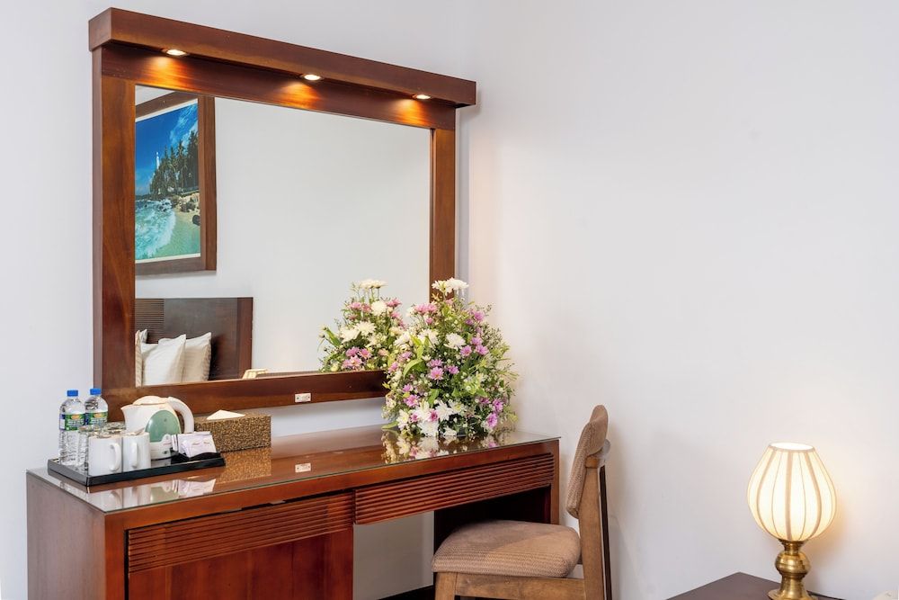 Mirage Colombo Hotel Standard Room 12