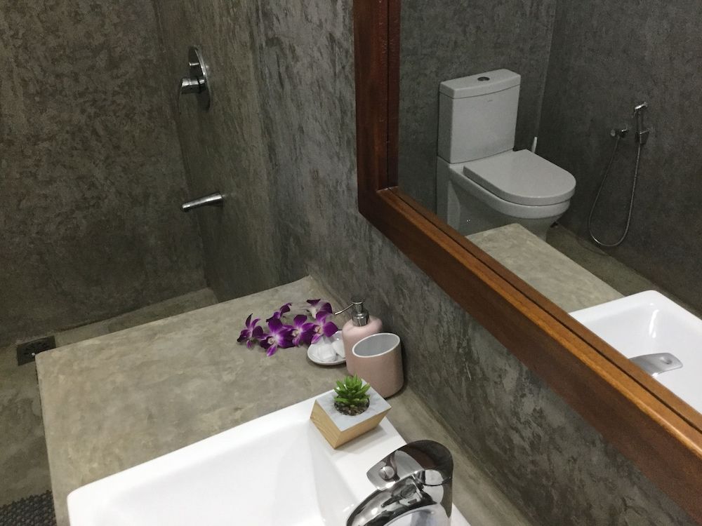 Hanthana House Deluxe Double or Twin Room 12