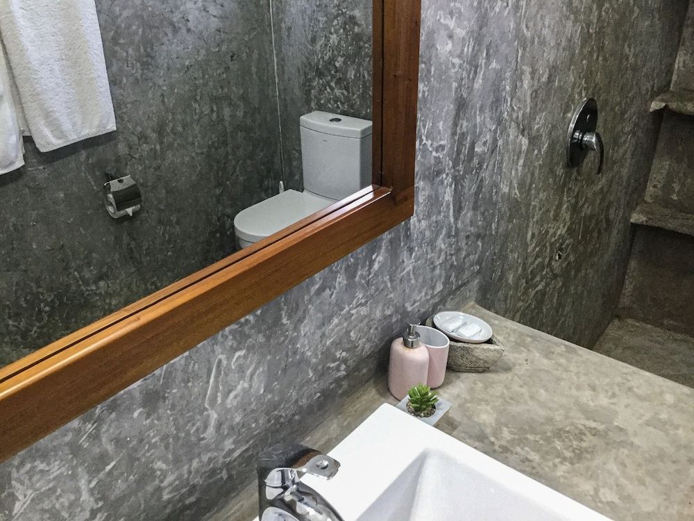 Hanthana House Deluxe Double or Twin Room 14