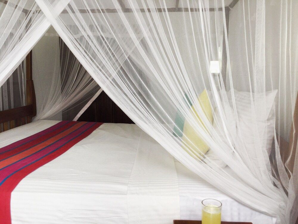 Hanthana House Deluxe Double Room 8