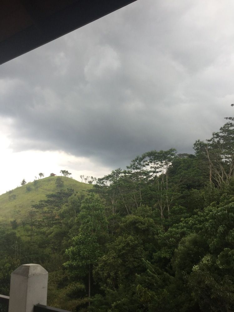 Hanthana House Deluxe Double or Twin Room 15