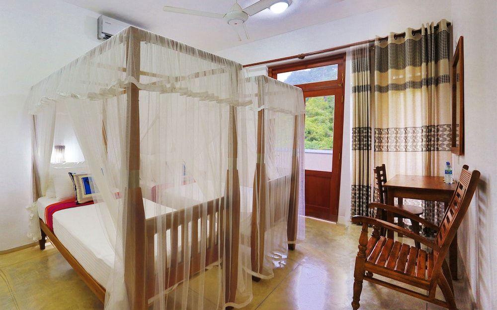 undefined Hanthana House 2