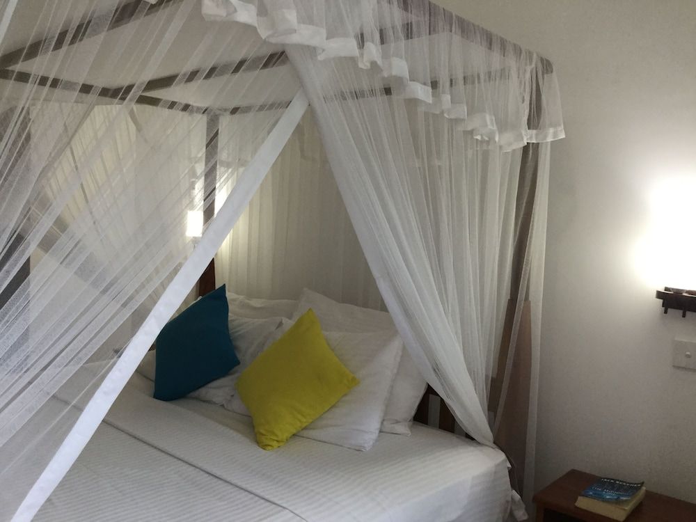 Hanthana House Deluxe Double or Twin Room 5