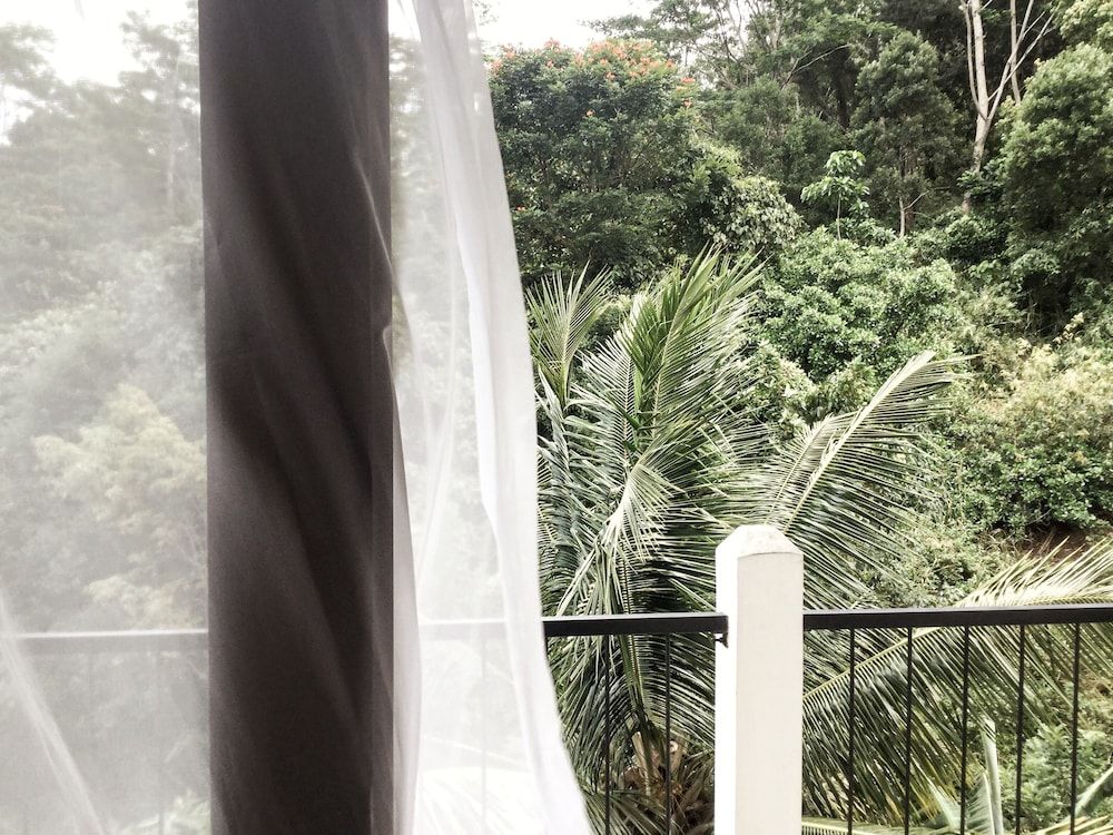 Hanthana House Deluxe Double or Twin Room 9