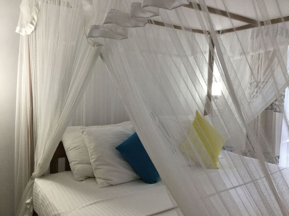 Hanthana House Deluxe Double Room 5