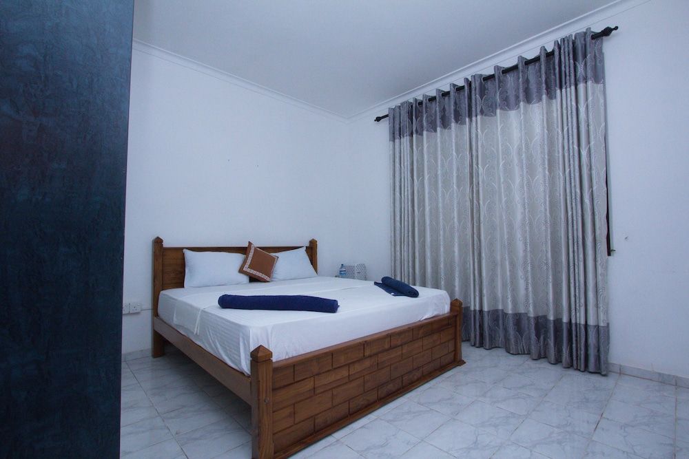 The Blue Beach Guesthouse Deluxe Double Room, 1 King Bed, Pool Access, Pool View 4