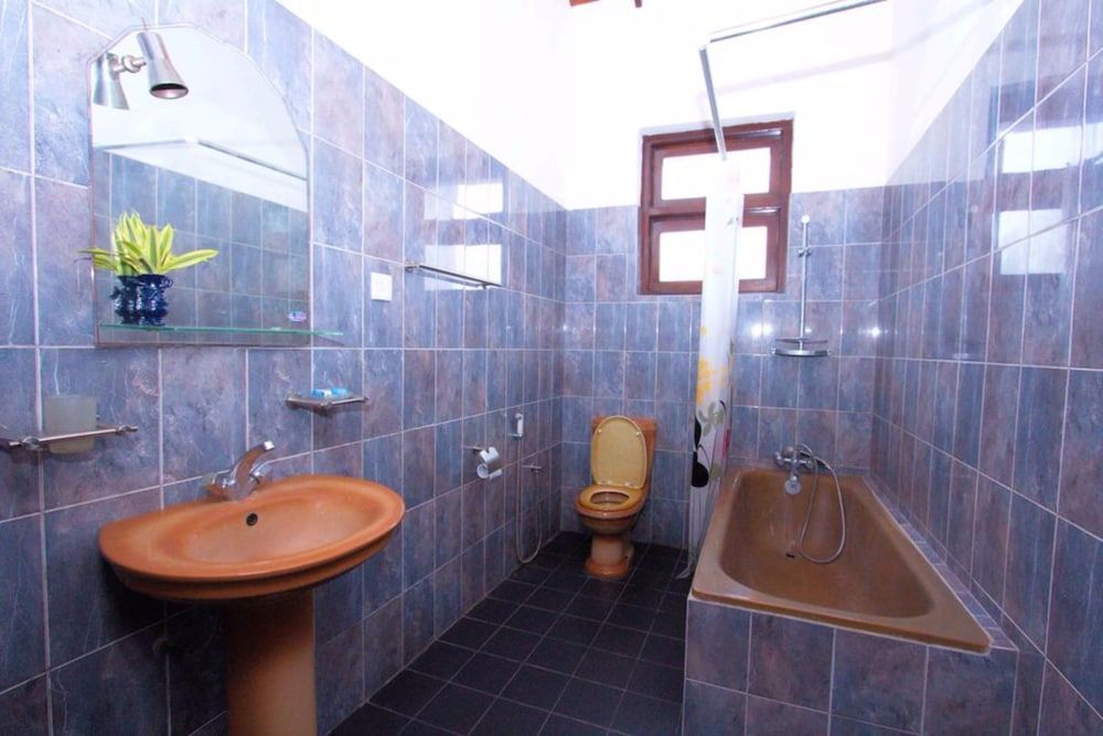 The Blue Beach Guesthouse Deluxe Double Room, 1 King Bed, Pool Access, Pool View 5